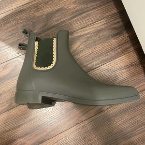 Jack Rogers rain boots size 8